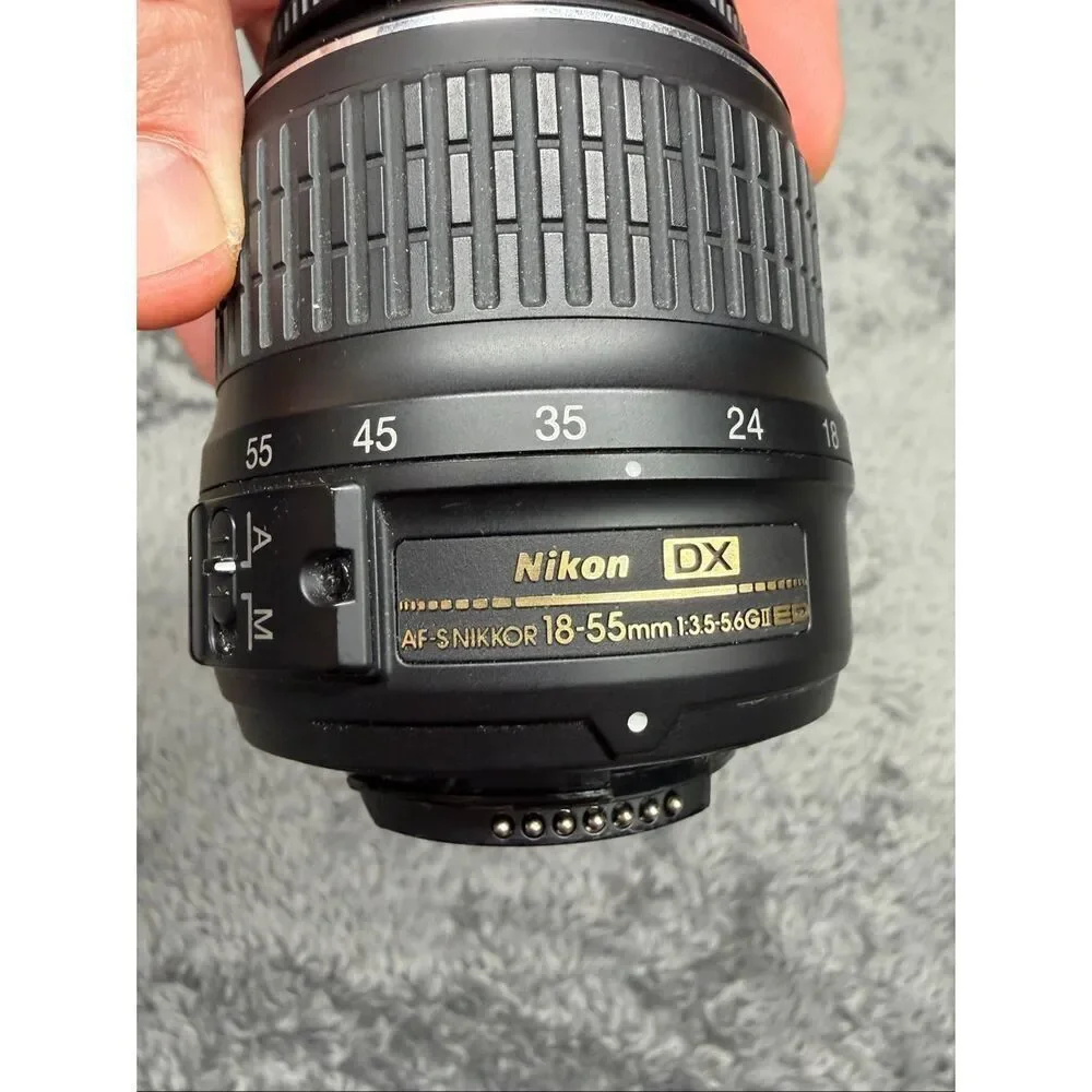 Nikon AF-S DX Zoom-Nikkor 18-55mm f/3.5-5.6G ED II lens.  Type: Standard zoom le